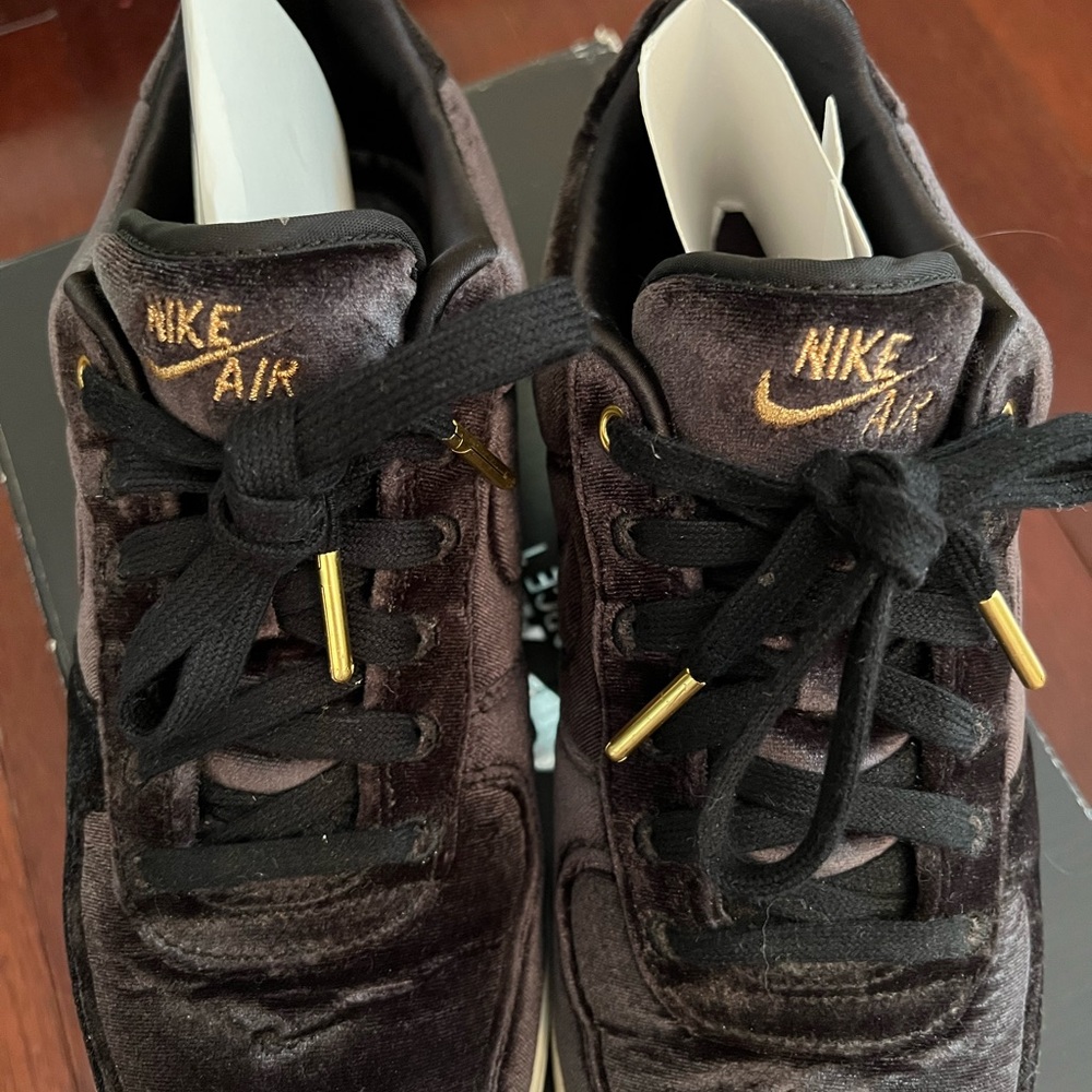 W Nike Velour Air Force 1 ‘07 - Picture 6 of 6